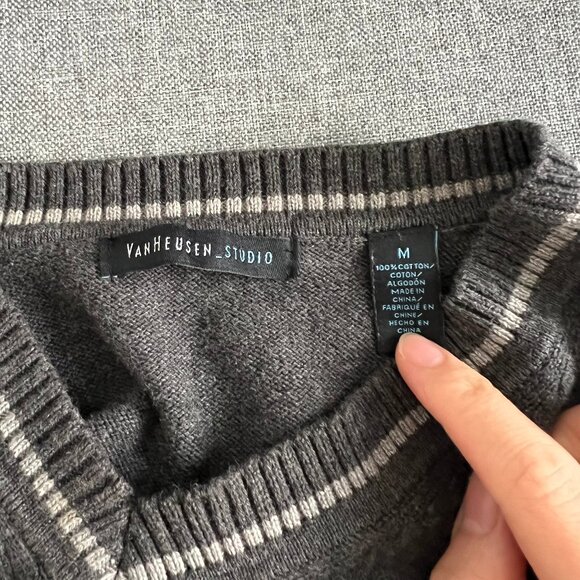 2for$30🏷Van Heusen Studio Charcoal Grey V-Neck Knit Sweater - Picture 3 of 10